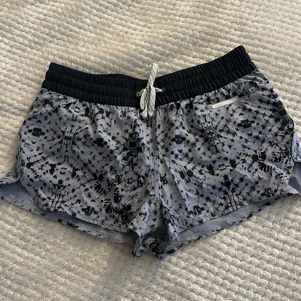 Vuori- Shorts Gray Patterned Clementine Short 4”
